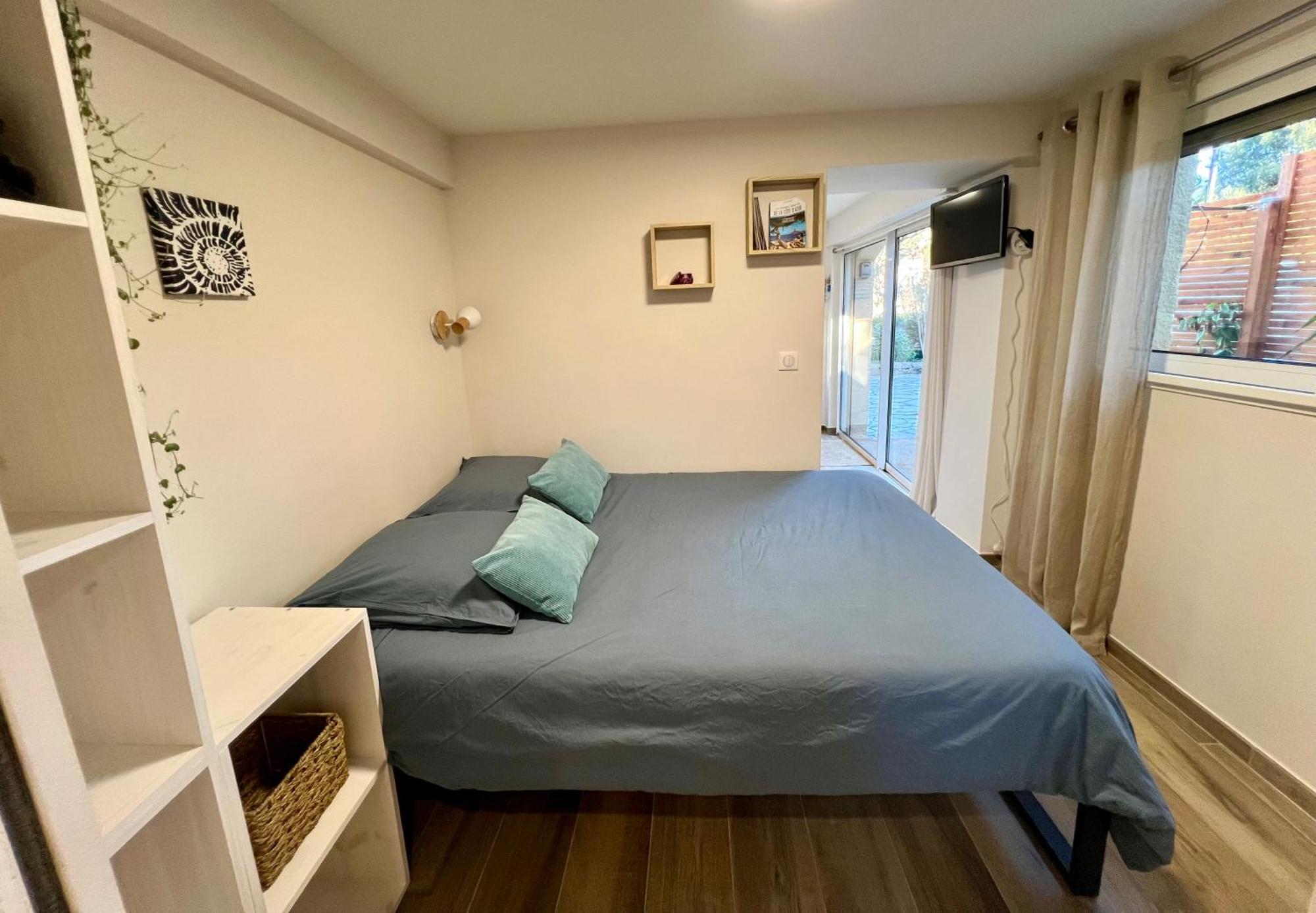 Studio With Private Car Park And Air Con Valbonne Exterior foto